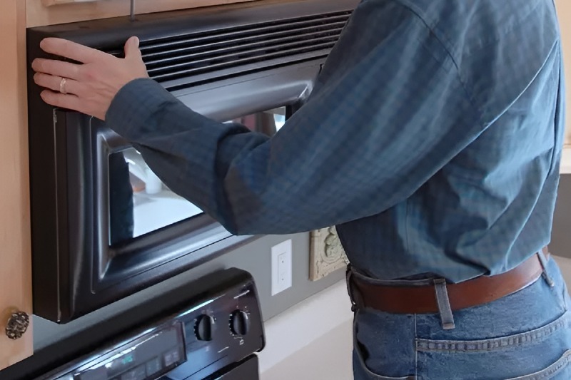 Built-in Microwave Repair: Keeping Your Appliance Efficient in Ladera Heights